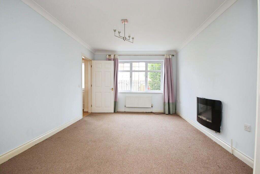 House in Lincoln - View 4