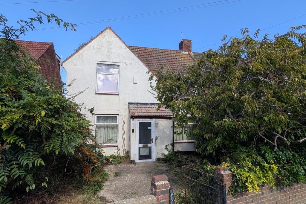 Main image of property: EARLS ROAD, FAREHAM. GUIDE PRICE £300,000-£325,000.