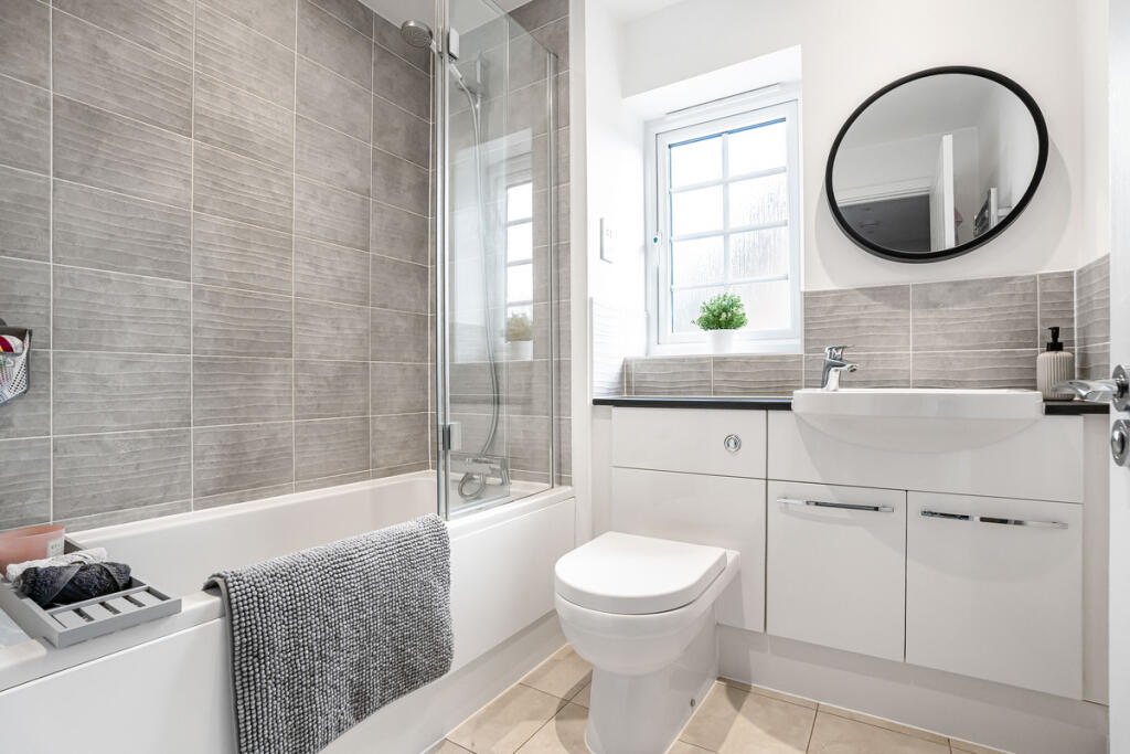 House in South Oxfordshire, Willowbrook Park, Didcot - More
