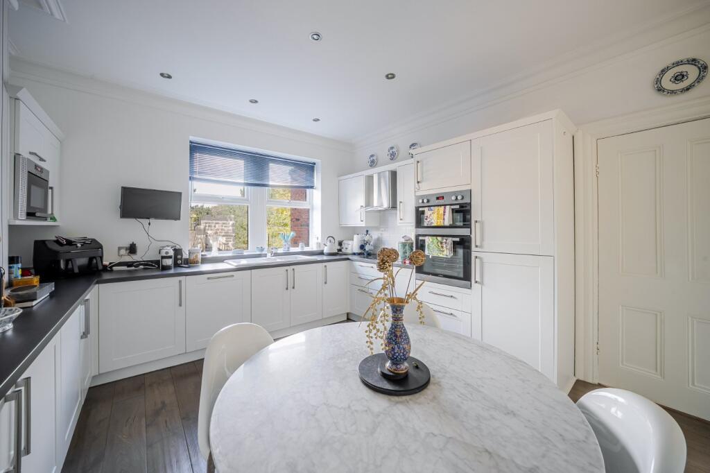 South Drive, Harrogate, North Yorkshire, HG2 photo 4