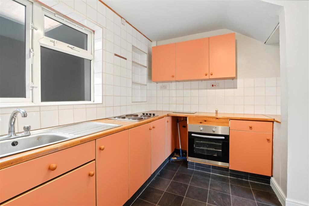 House in Nottingham, Aspley - View 4