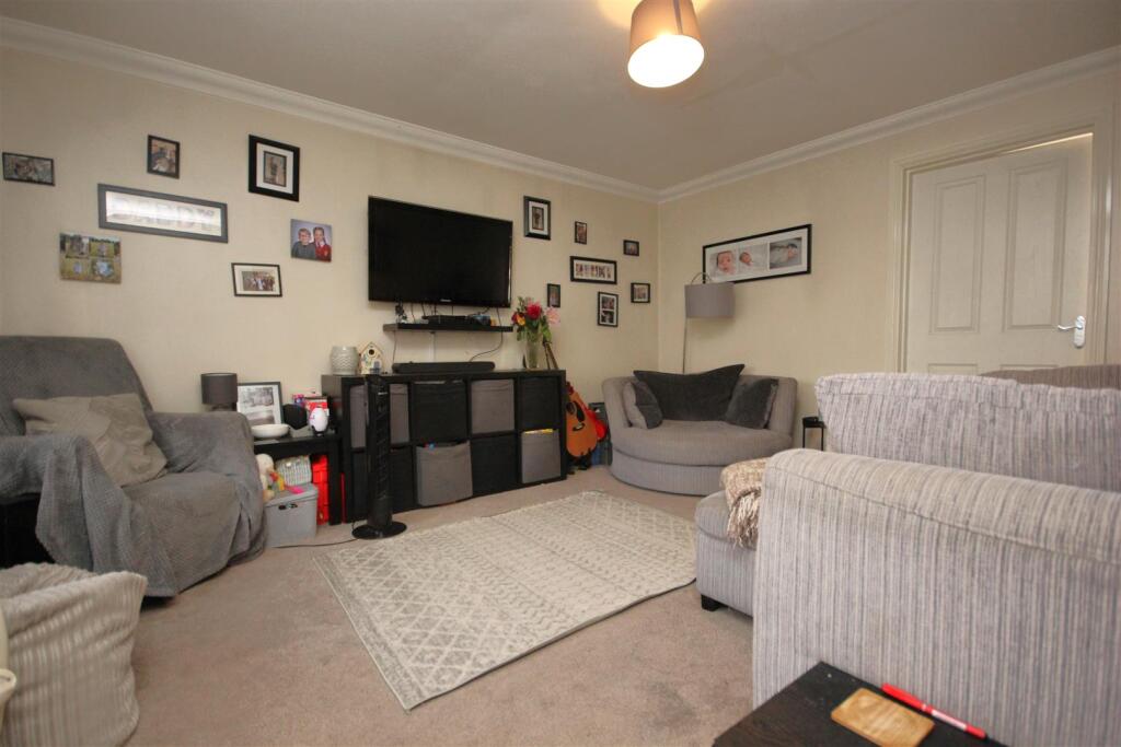 Batsmans Drive, Rushden photo 4
