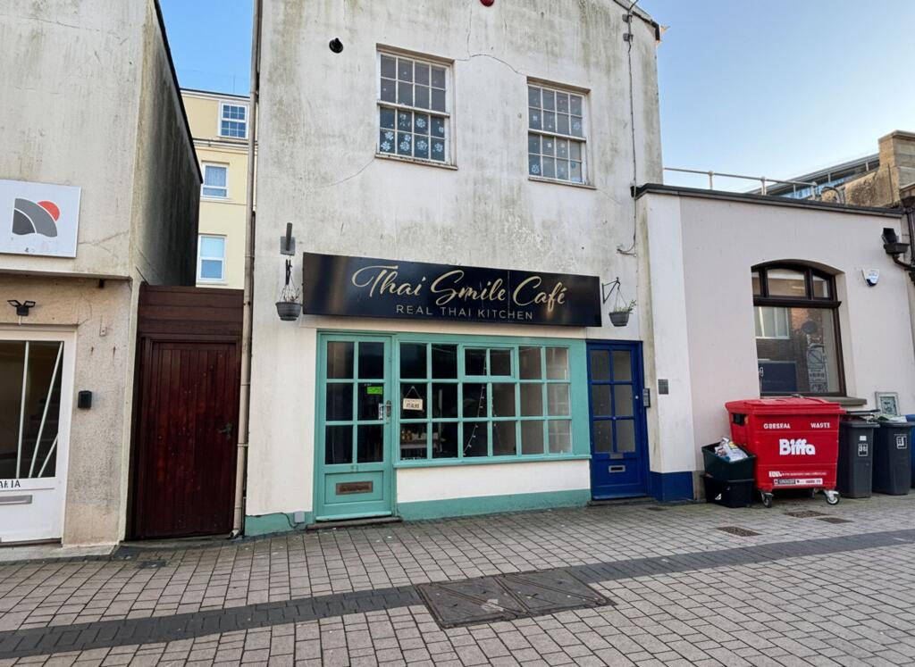 Main image of property: Den Crescent, Teignmouth, TQ14