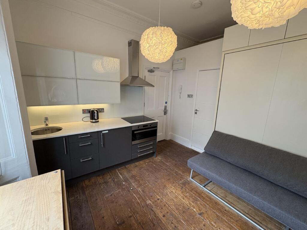 Apartment in London, City of Westminster - View 3