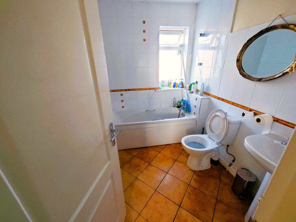 Apartment in Northampton - More