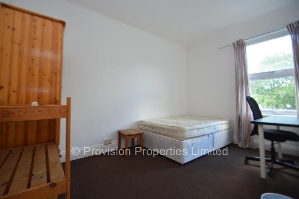 6 bedroom end of terrace house for rent