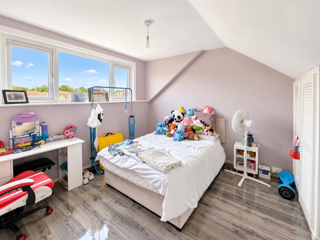 House in Swindon, Haydon Wick - More