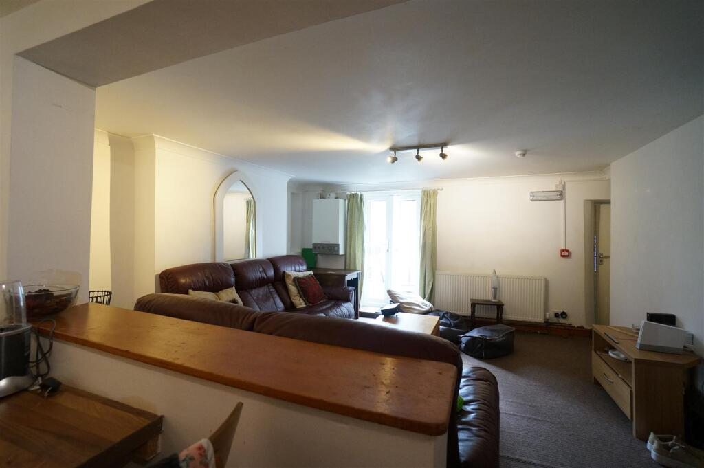 House in Bangor, Upper Bangor - View 3