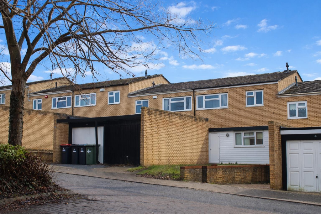 3-bed house on Clydesdale Place, Downs Barn, Milton Keynes, £320,000