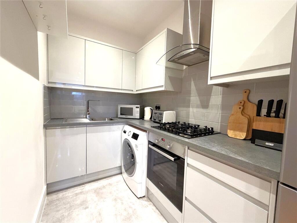 Oak House, Harvest Crescent, Fleet, GU51 photo 4