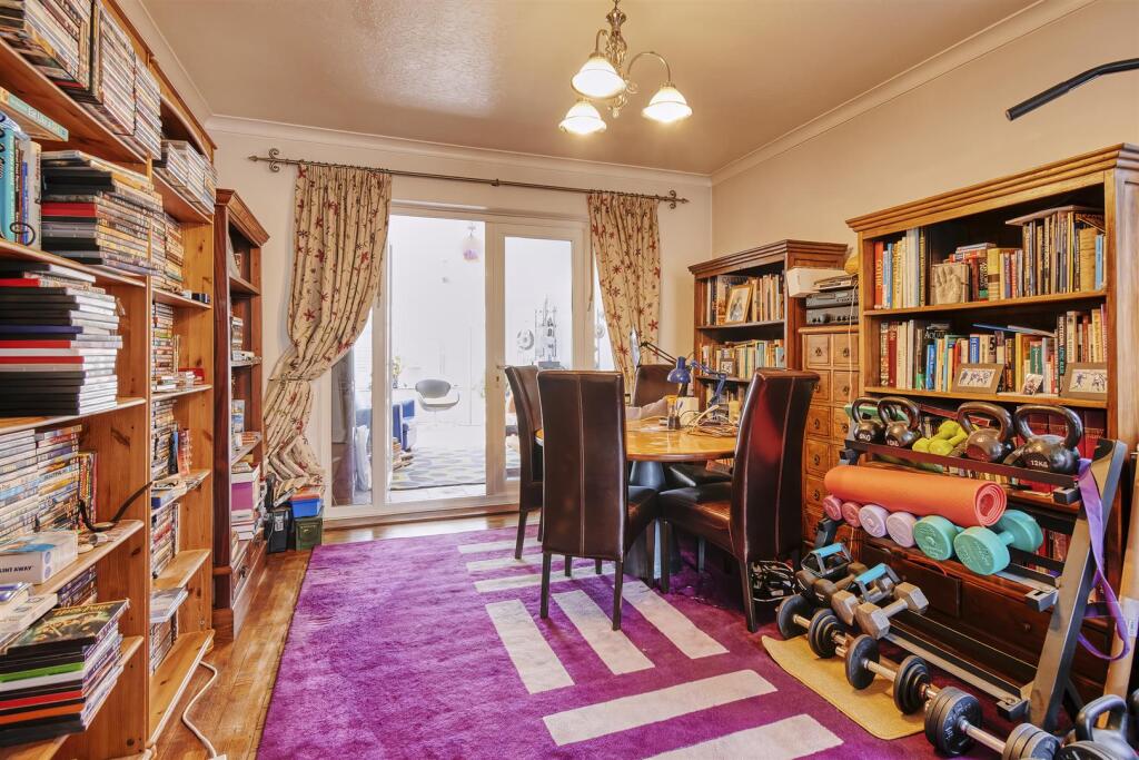 House in Higham Ferrers, North Northamptonshire - More