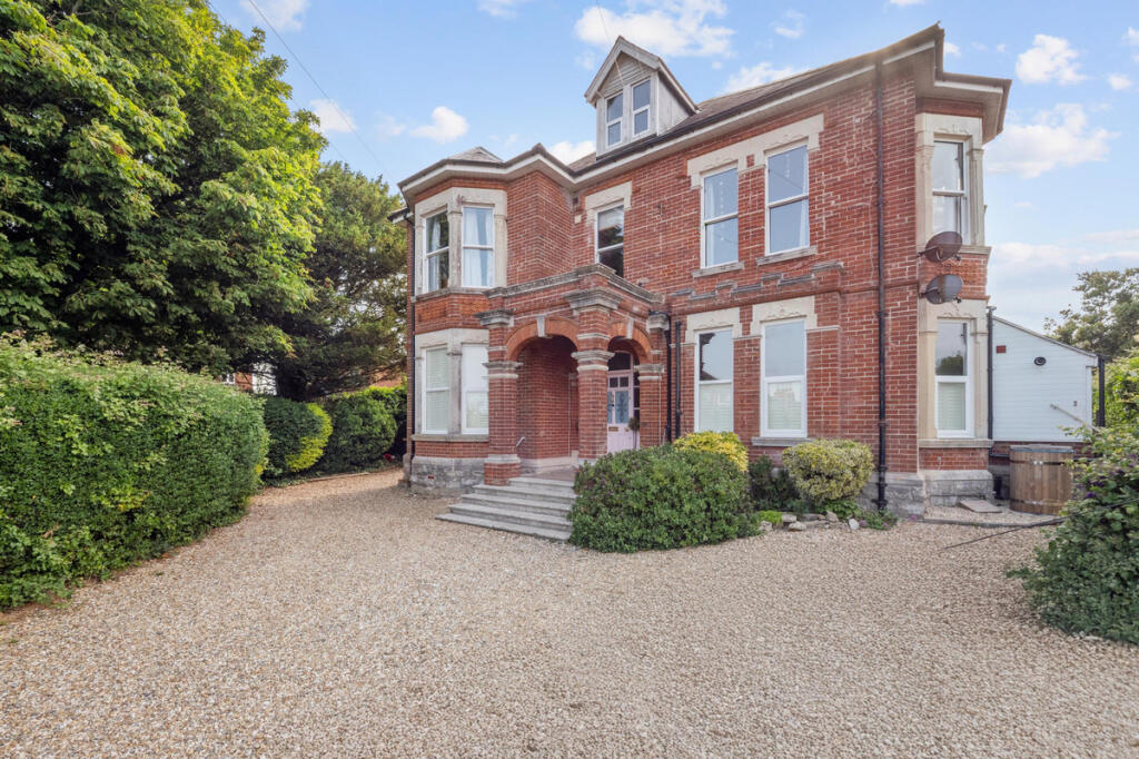 Main image of property: 21 Victoria Avenue, Weymouth, DT3 5