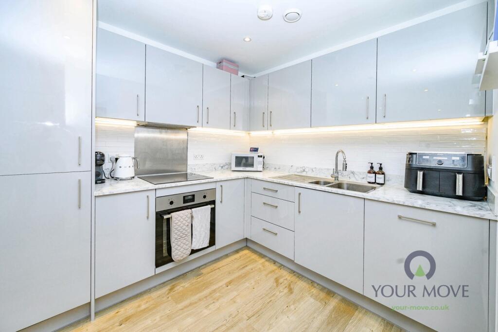 Apartment in Dacorum, The Image - View 2