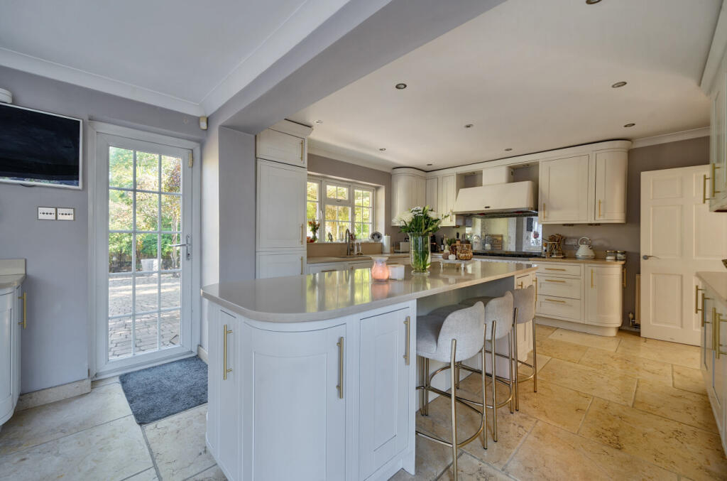 House in Surrey Heath, Heatherside - More