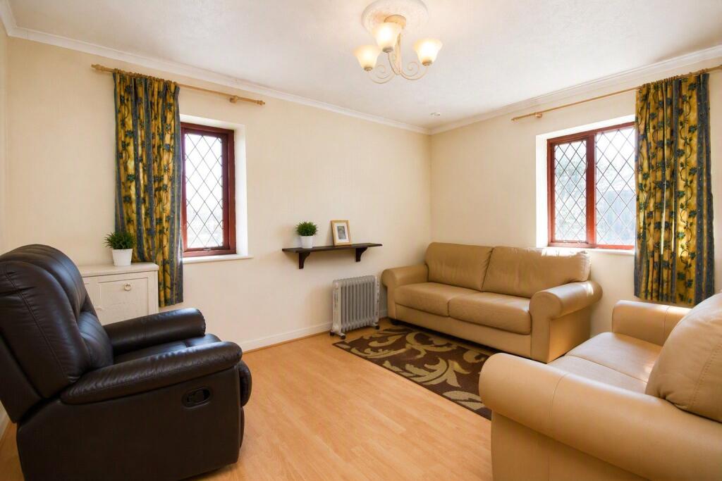 Apartment in Basildon, Essex - View 2