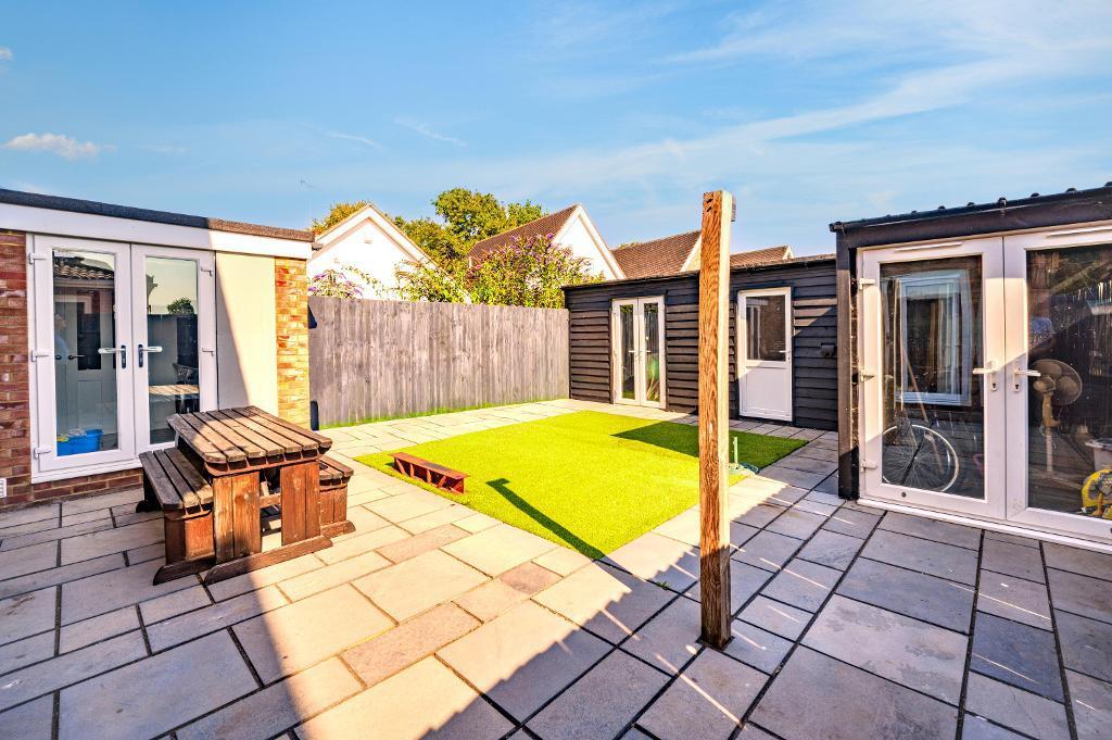 Bamburgh Drive, Bedford, MK41 8JD photo 4