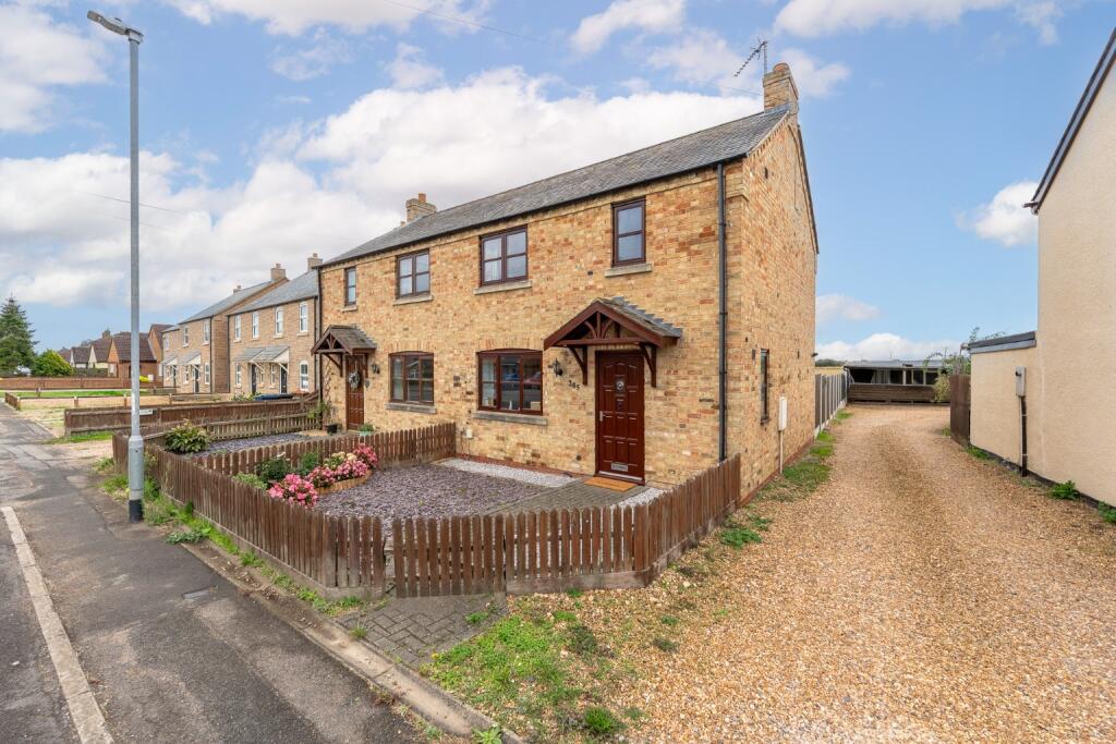 3-bed semi-detached on Oilmills Road, Ramsey Mereside, Ramsey, Huntingdon, Cambridgeshire, PE26 2UA, £250,000
