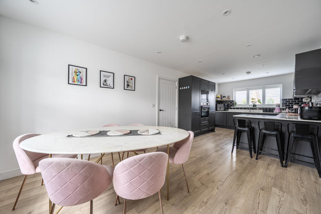 House in Tunbridge Wells, Paddock Wood - View 3