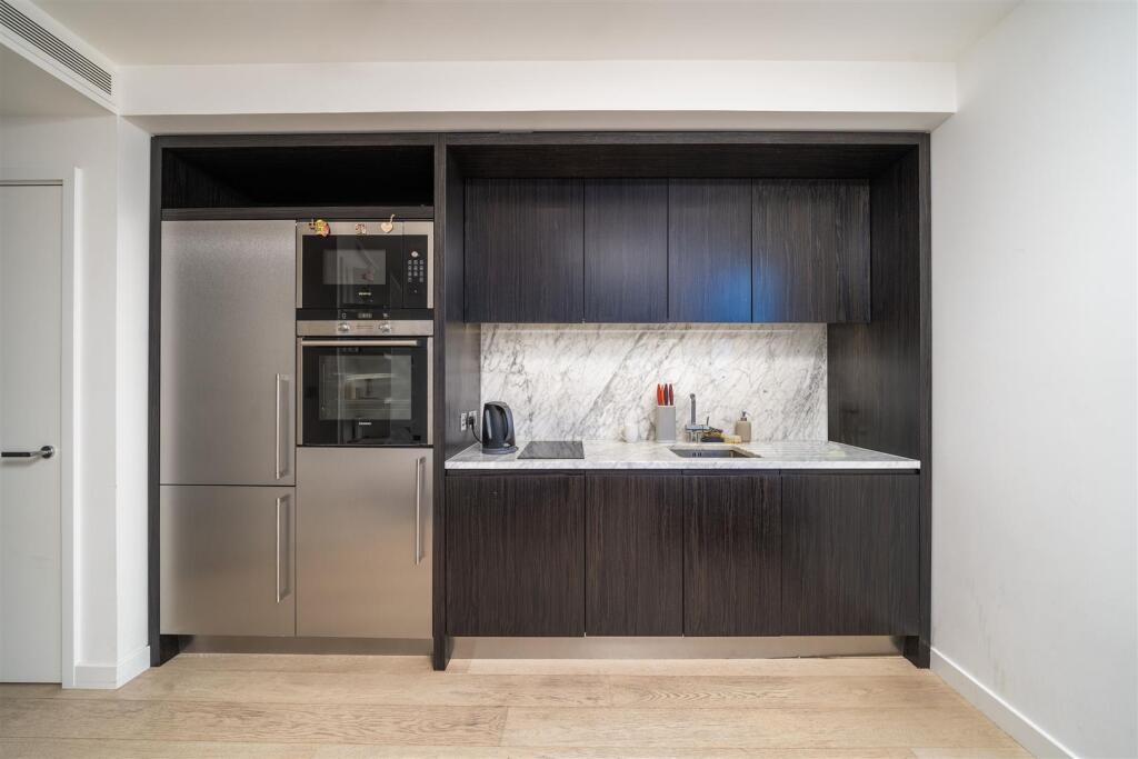 Apartment in London, New Providence Wharf, Blackwall - View 3