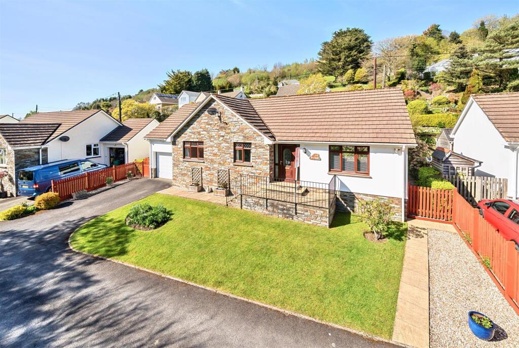 Buzzacott Close, Combe Martin, Ilfracombe photo 2