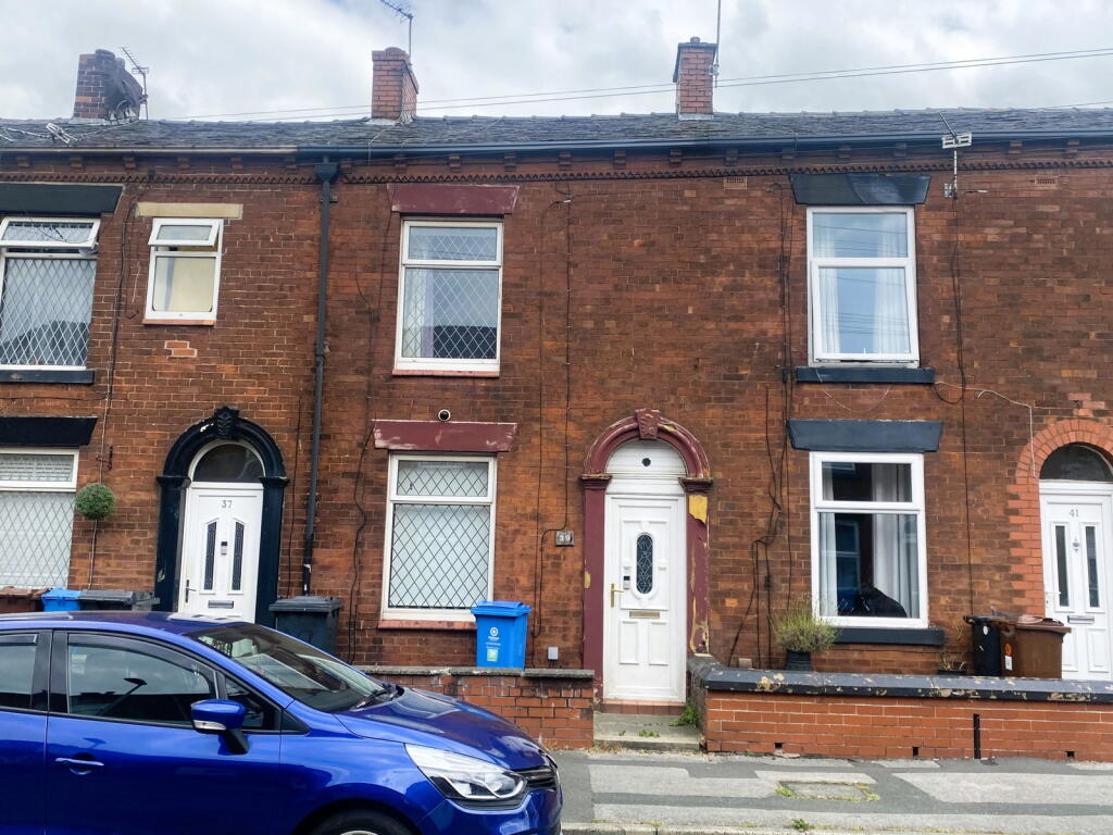 Main image of property: 39 Esther Street, Oldham OL4 3EP