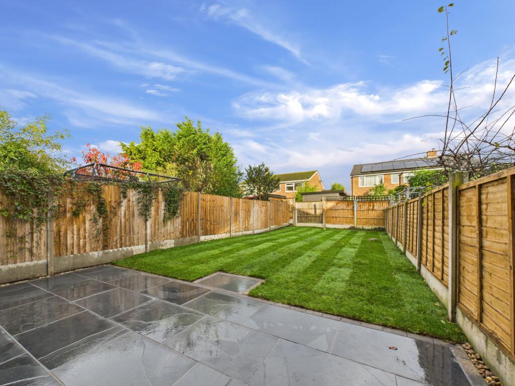 Sutton Lane, Hilton photo 2