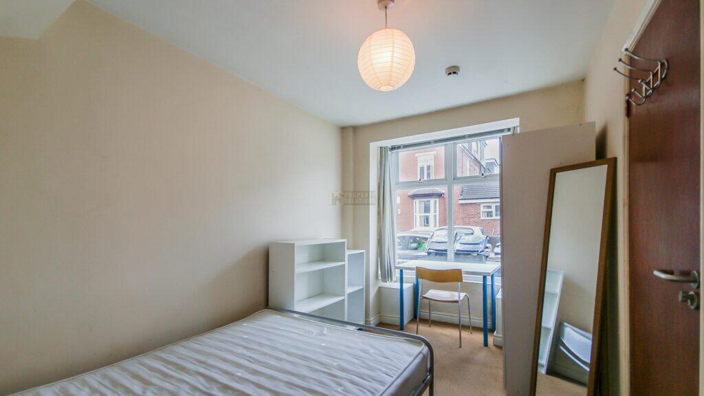 5 bedroom terraced house for rent