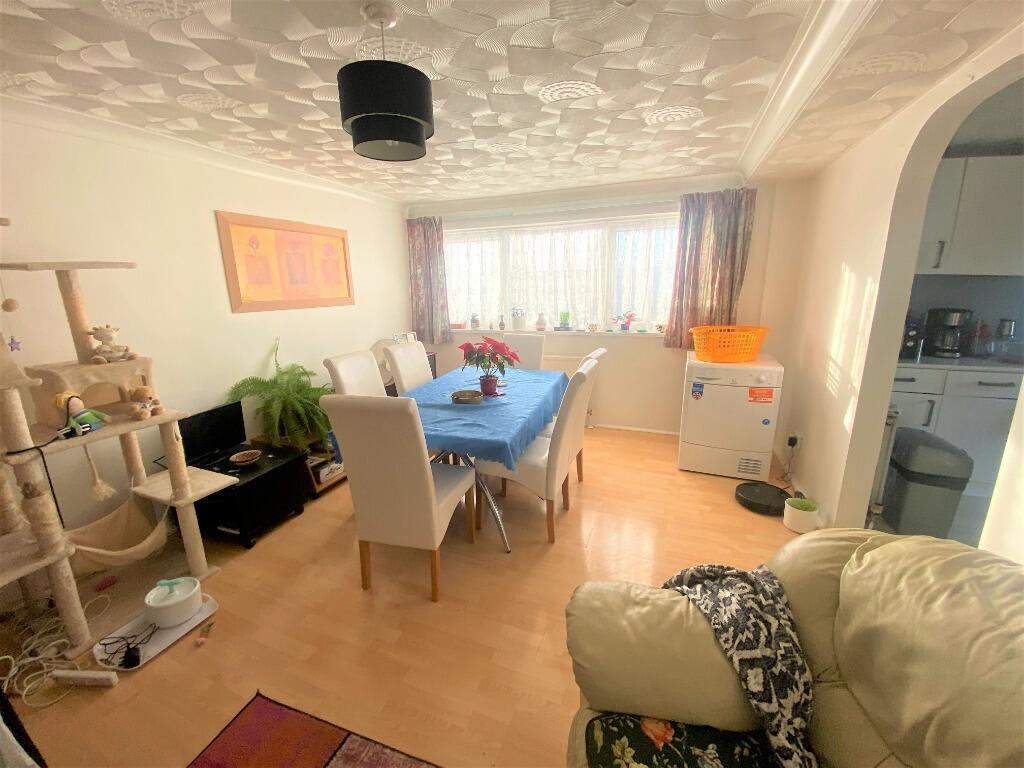 Apartment in Havant, Leigh Park - View 2