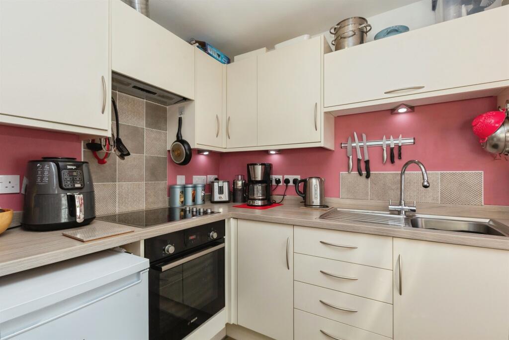 House in Hemel Hempstead, Coldharbour - View 2