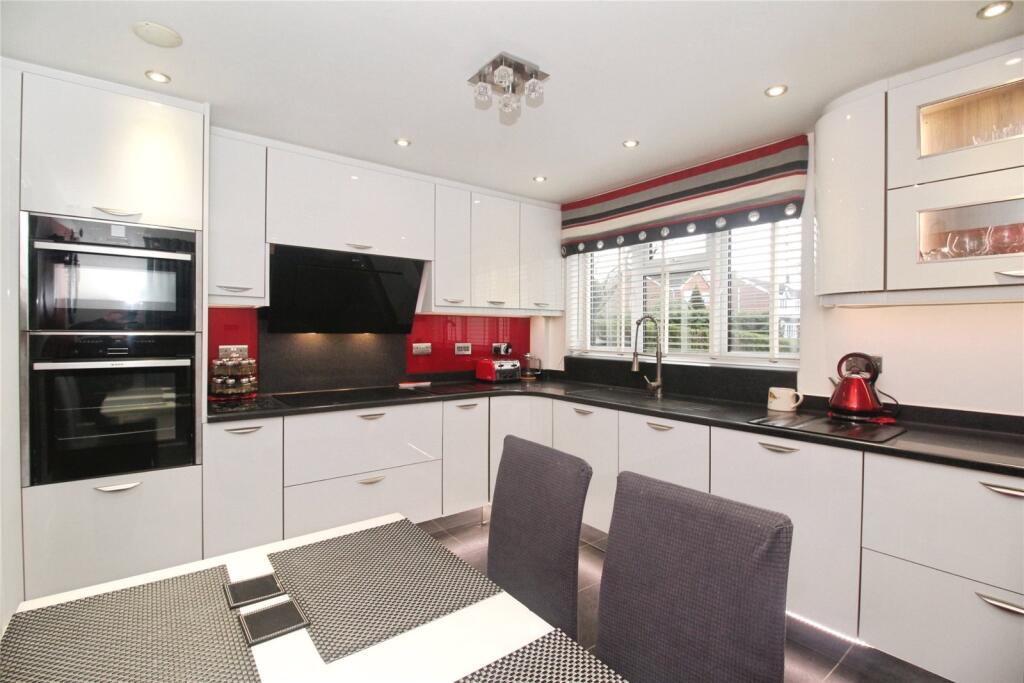 Main image of property: Beaufort Close, Burbage, Hinckley, Leicestershire, LE10