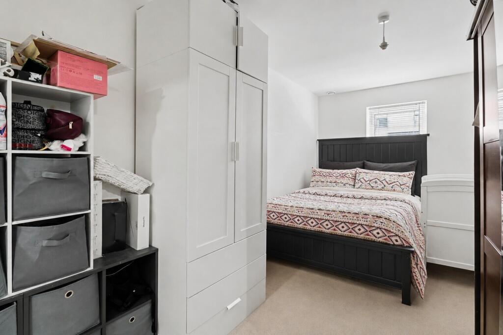 Apartment in Slough - View 5