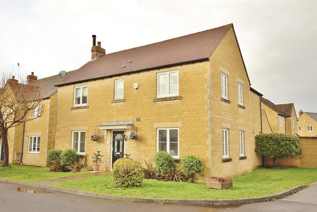 Main image of property: Cedar Road, Carterton, OX18