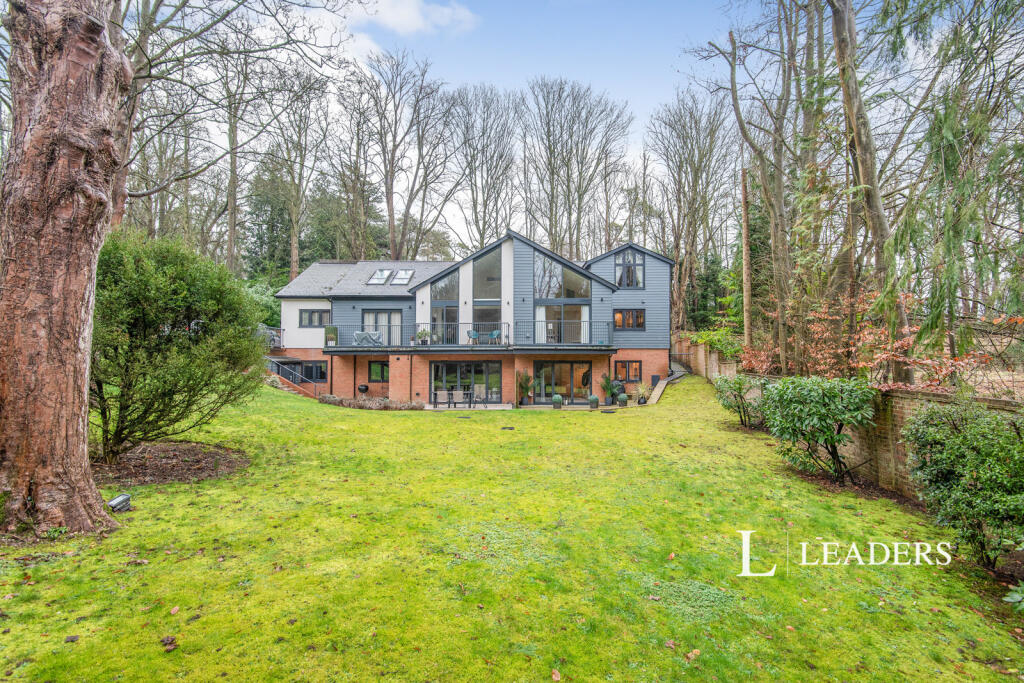 Main image of property: Sadlers Lodge, 40 New Road, AL6