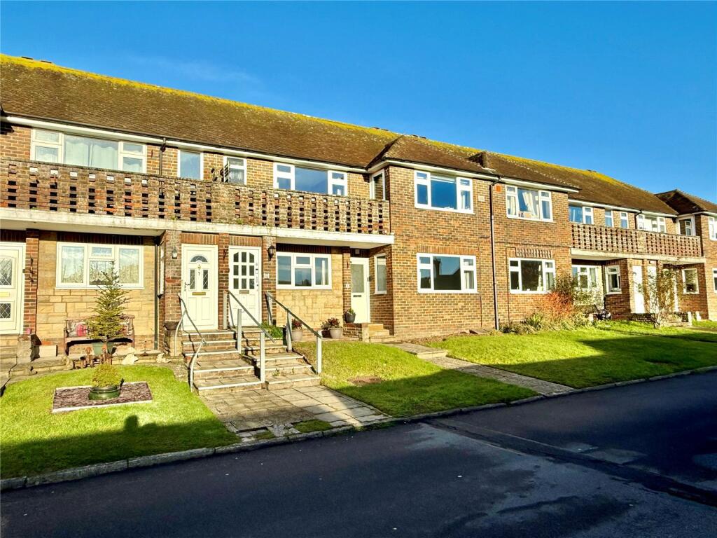 2-bed apartment on Downlands Way, East Dean, Eastbourne, East Sussex, BN20, £295,000