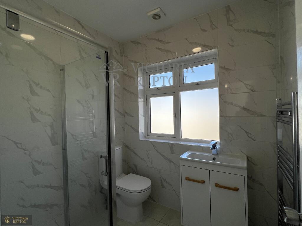 6 bedroom semi-detached house for rent