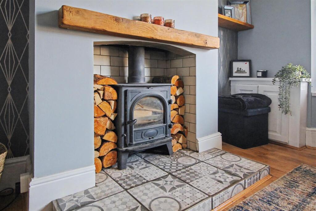 House in Wellingborough, North Northamptonshire - More