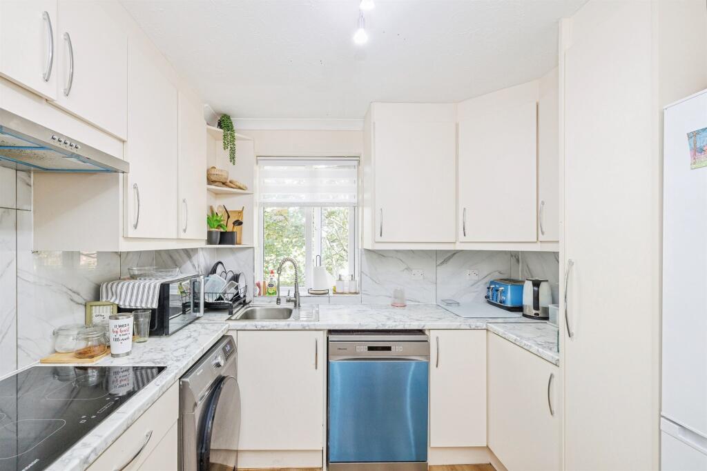 Apartment in Watford - View 4