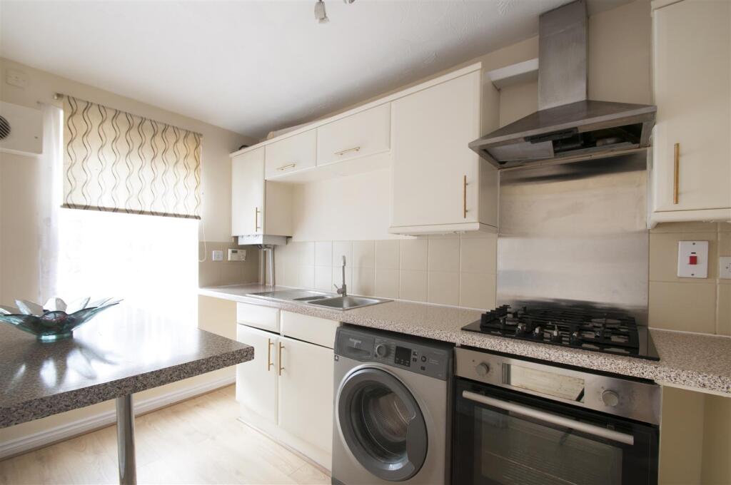 House in Slough - View 4
