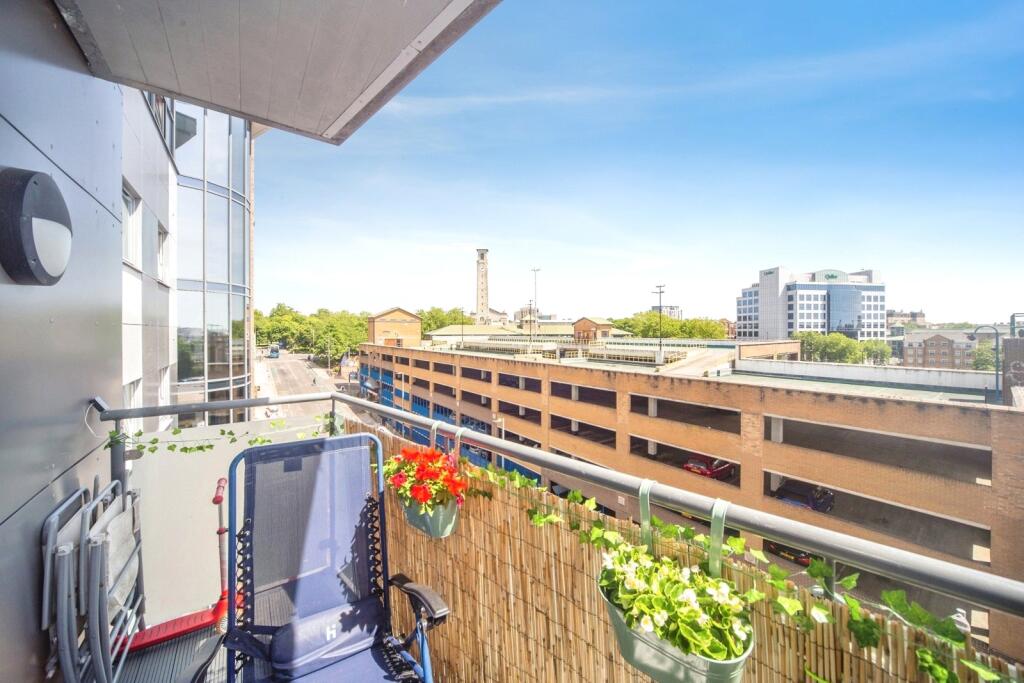 Apartment in Southampton - More