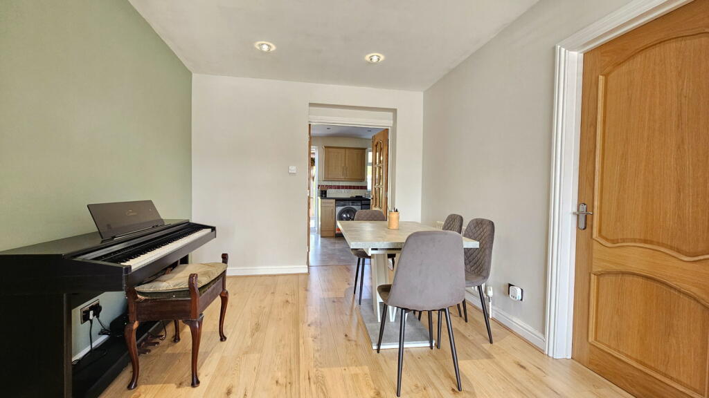 Bath Road, Thatcham, RG18 3GF photo 4