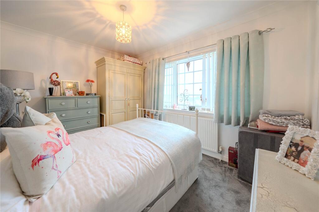 New Park Avenue, Farsley, Pudsey, West Yorkshire - View 6