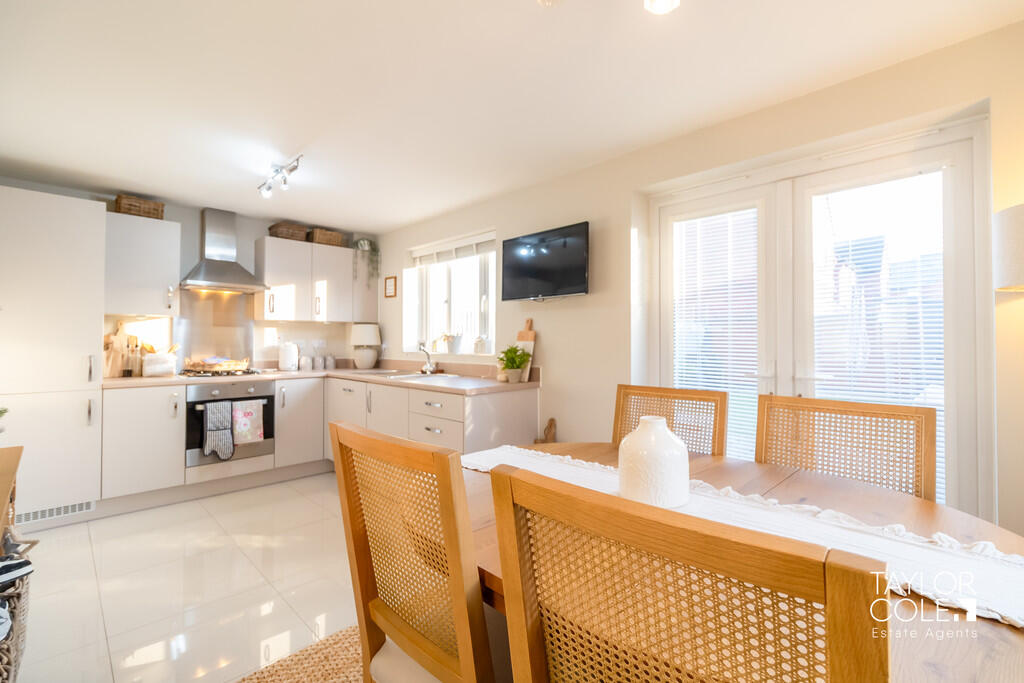 Meadow Way, Tamworth - View 5