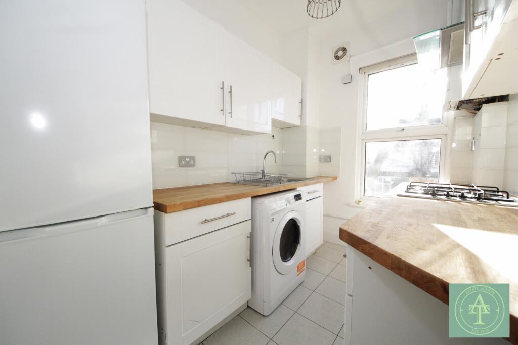 Arlow Road, Winchmore Hill, London, N21 photo 3