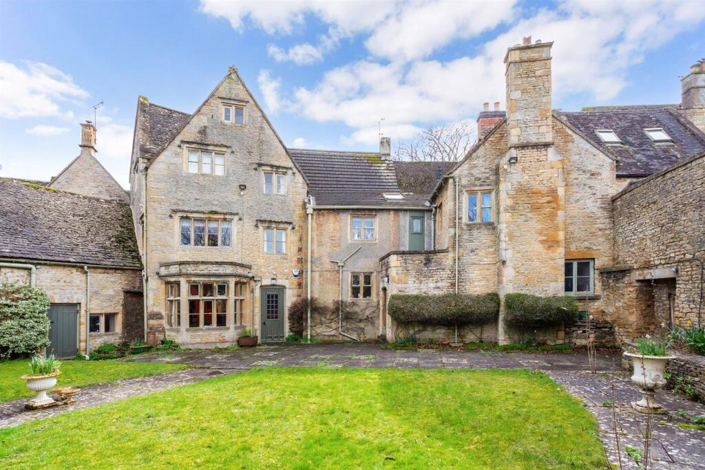 Main image of property: The Square, Stow-on-the-Wold