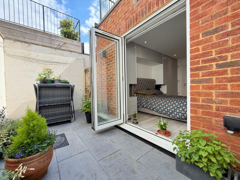 Apartment in Coulsdon, Purley - View 3
