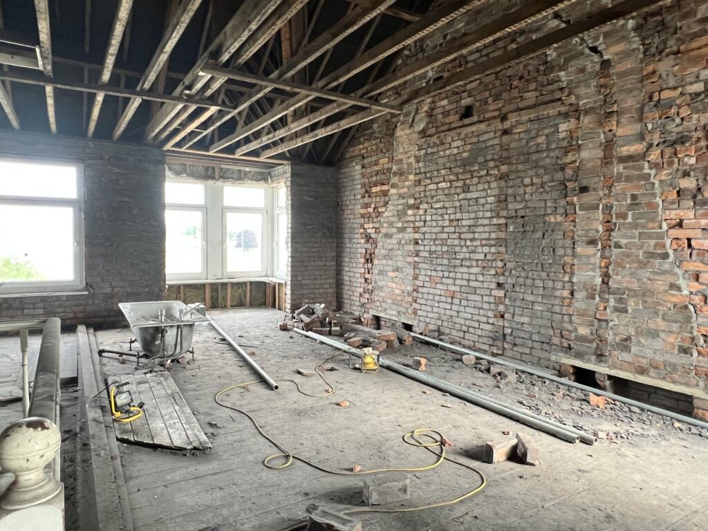 House in Ammanford - View 5
