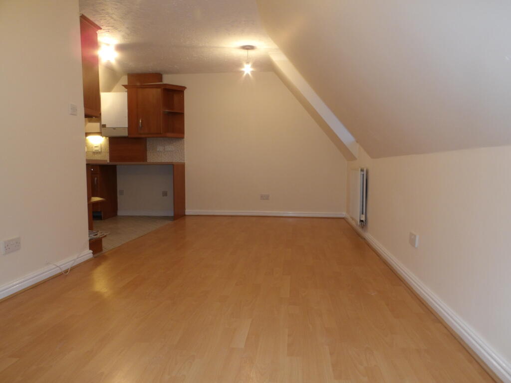 Apartment in Solihull, Dickens Heath - View 2