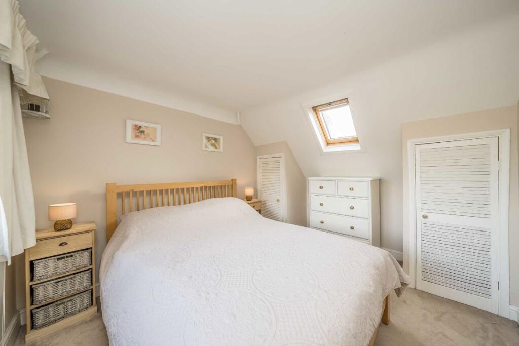 Hawthorn Way, Shepperton - More