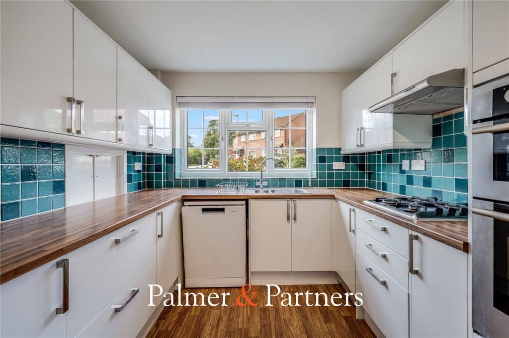 House in Chelmsford, Chancellor Park, Chelmer - View 4