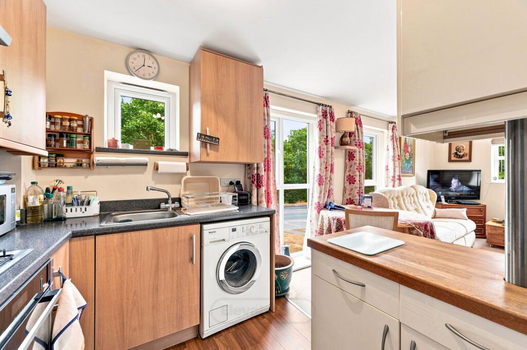 Apartment in Milton Keynes, Wolverton and Greenleys - View 5